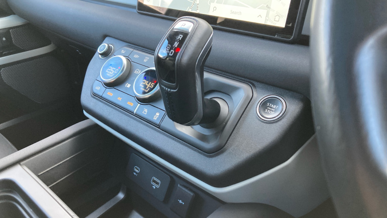 Land Rover Defender 3.0 D250 X-Dynamic SE 110 5dr Auto Diesel Estate